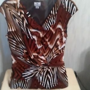 Worthington Petite Camouflage Brown &White V neck Short Sleeves